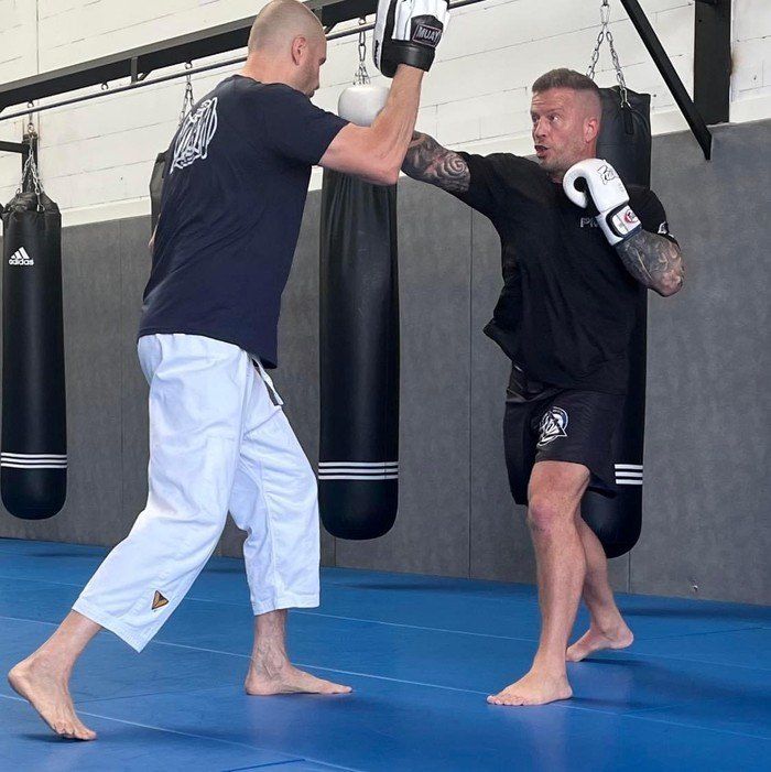 WHAT TO EXPECT ON YOUR FIRST KICKBOXING CLASS